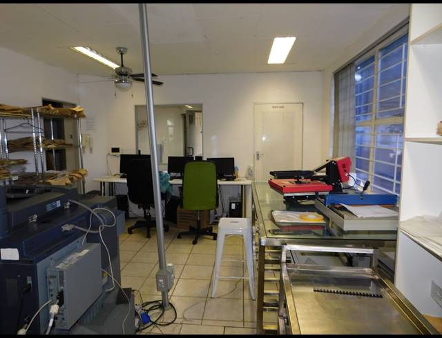 162M² OFFICE TO LET IN FERNDALE